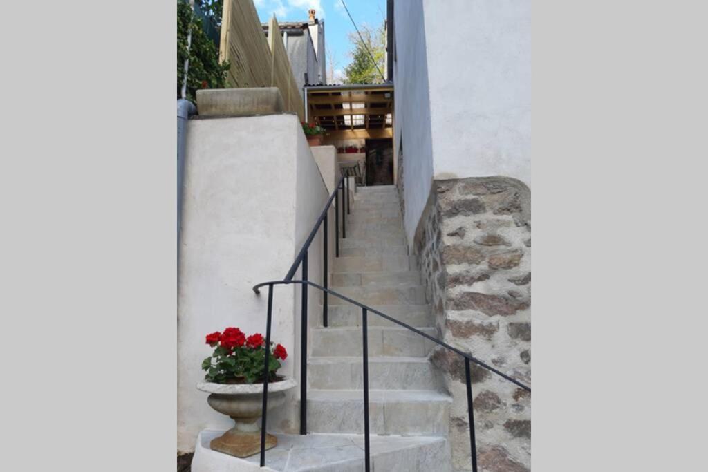 La Petite Maison Dans La Vallee Avallon Luaran gambar